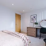 King Bed Premium Central Apart