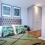 King Bed Premium Central Apart