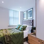 King Bed Premium Central Apart