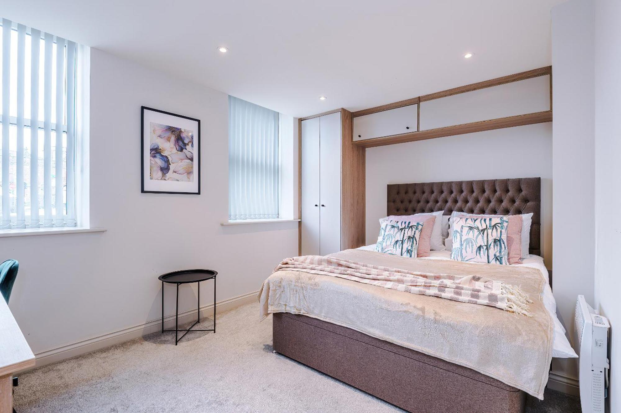 King Bed Premium Leeds (West Yorkshire)