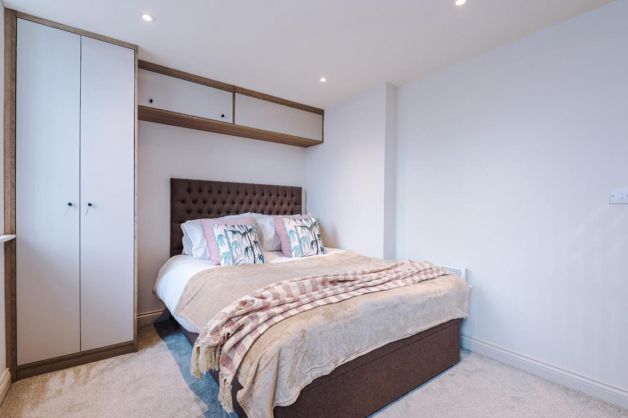 King Bed Premium * Leeds (West Yorkshire)